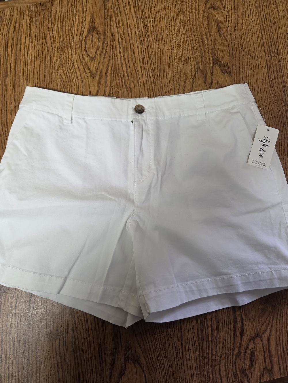 NWT Style & Co Bright Whitw Shorts, Size 8